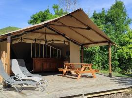 Camping des vignes, hotel with parking in Dun