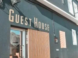 Vintage Place - Azorean Guest House、にあるポンタ・デルガタ空港 - PDLの周辺ホテル