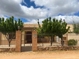 Casa Rural Villa Lucia, country house in Ossa de Montiel