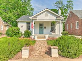 Elegant Charlotte Home with Fire Pit and Patio!, vacation home in Charlotte