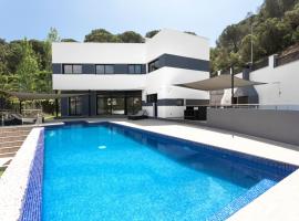 Villa Leeloo - Location Maitikoa、リョレート・デ・マルのホテル