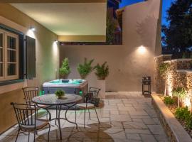 TEONA Luxury Studio Apartment with jacuzzi and garden view, lyxhotell i Sali
