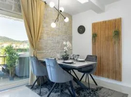 TEONA Luxury Apartment with jacuzzi and terrace sea view