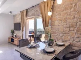 TEONA Luxury Apartment with jacuzzi and terrace sea view