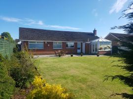 The Burrow, a Spacious Bungalow in Heart of NI, hotel in Templepatrick