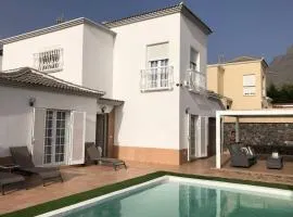 Villa Vanesa luxury private villa with a heated pool, 4 bedrooms and 4 bathrooms