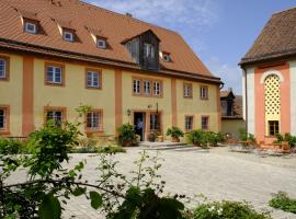 Gentner - Hotel garni, hotel with parking in Gnotzheim