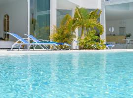 AQUABLANCA Suite Love Deluxe en Punta Mujeres, hotel with pools in Punta de Mujeres
