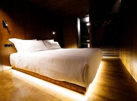 Zero Box Lodge Coimbra, hotel v destinaci Coimbra