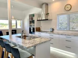 Coromandel Town Harbourside Cottage Luxury Accommodation、コロマンデルのバケーションレンタル