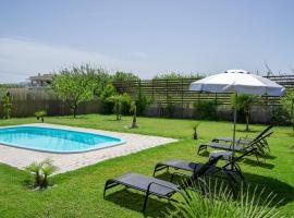 M&B Luxury House, holiday home in Theologos