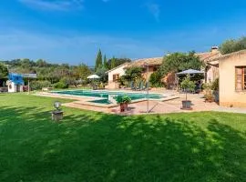 Country house with amazing pool in a beautiful rural setting