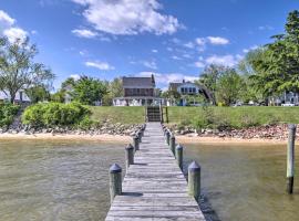 Beautiful Colonial Home on the Choptank River, loma-asunto kohteessa Cambridge