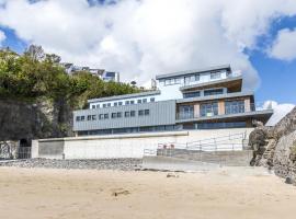 No 6 Ocean Cabins - Saundersfoot Harbour - Saundersfoot, hotel in Saundersfoot