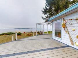 Gray Goose Beach Cottage, holiday home in Coos Bay