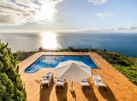 Secluded Sunset Villa on Cliff & 180 Degree Ocean Views, cheap hotel in Fajã da Ovelha