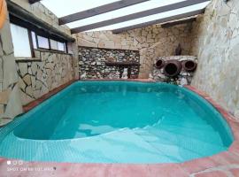 Villa Jardin piscina climatizada, casă de vacanță din Frigiliana