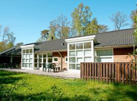 10 person holiday home in Hasle, hytte i Hasle