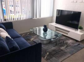 Lakefront Lux Kingston Foreshore Water View Apartment, hotel near Canberra Airport - CBR, 
