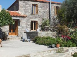 House on Lesbos, Greece, hotel em Ypsilométopon