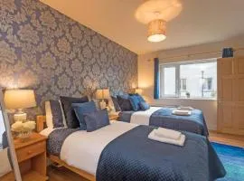 Town Square Townhouse - Best Location in Galway