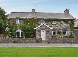 Carreg Y Garth Isaf - Hot Tub Nr Zip World, hotel in Bangor