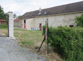 Lalot gîte, pet-friendly hotel in Oulches