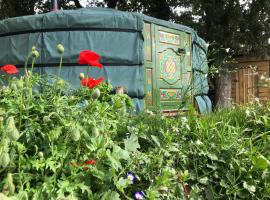 Mill Stream Yurt, hotel in Colyton