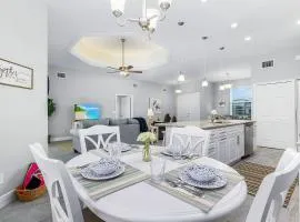 Newly built home with heated pool, close to many amenities - Villa Sandle