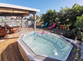 Bungalow La Perle - Jacuzzi - Piscine, Hotel in Saint-François