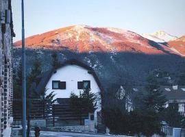 tipica baita con vista sul monte magnola, íbúð í Ovindoli