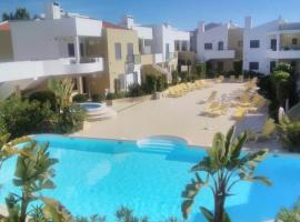 T2 de luxo em Albur-VIllage a 10 minutos da praia a pé, hotel en Alvor