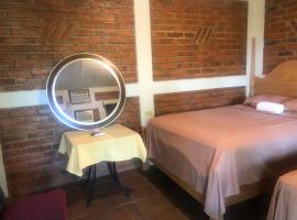 Green Canyon Hotel Restaurante, hotel in Santa Ana