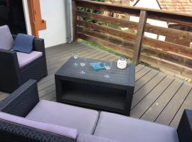 Meublé tout confort, avec terrasse – tani hotel w mieście Niederbronn-les-Bains