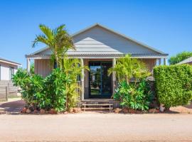 Ningaloo Caravan and Holiday Resort, hotel s parkiralištem u gradu 'Exmouth'