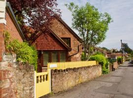 Minehead mews cottage, hotel din Minehead