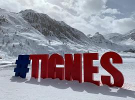 Val Claret, Tignes T2 tout confort de 36m2, hotel near Tichot Ski Lift, Tignes