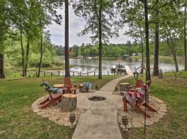 Lakefront Sparta Home Fire Pit, Dock and Kayak, hotel in Sparta