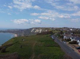 Sea View Bungalow, hotel with parking in Hougham