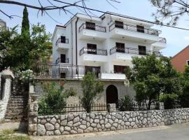 Sobe za odmor Jadran, guest house in Dramalj