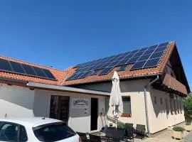 Május 1 Vendégház- Sé