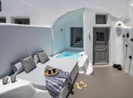 Deep in cave suites, hotel near Central Bus Station, Fira