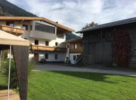 Ferienwohnungen Hell, hotel a Uderns