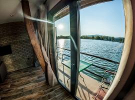 Boatel Copacabana, alojamiento en Veliko Gradiste