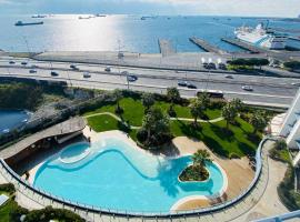 Lux 2 Room Suite Apartment With Seaview In Center, hotel in zona Centro commerciale Marmara Forum, Istanbul