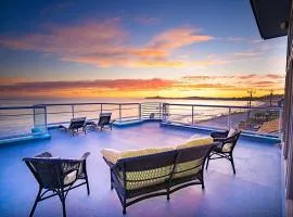 Luxury Beachfront Penthouse Walk to the Beach Restaurants Entertainment