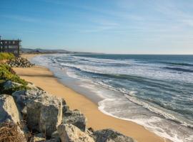 Beach Villa Home - Walk to Beaches Trails Restaurants Activities & more, hotel in Half Moon Bay