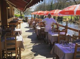 Viesnīca Hotel Restaurant Les Gorges de Chouvigny pilsētā Chouvigny