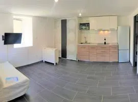 Studio neuf 001 proche gare TGV, A36 et Hôpital