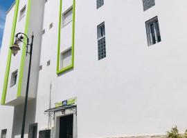 Residence Noujoum Almaarifa: Tetuan şehrinde bir Oda ve Kahvaltı